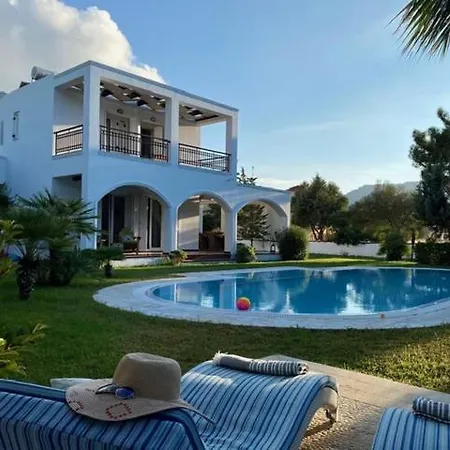 Sofia With Garden, Pool And Lounge Areas *